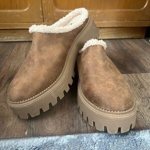 Dolce Vita tan suede faux fur-Lined Clogs